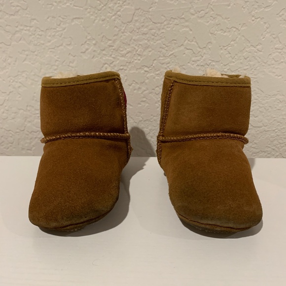 UGG Jesse Bow Boots 4/5 with box - Picture 4 of 8